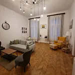 Terrace Vuvu - With Balcony In The Heart Of Apartment